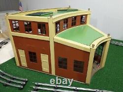 # 444 MTH Lionel Roundhouse Section Standard Gauge Little used. Near Perfect