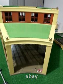 # 444 MTH Lionel Roundhouse Section Standard Gauge Little used. Near Perfect