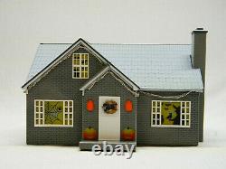 LIONEL HALLOWEEN LIGHTED HOUSE PLUG N PLAY O GAUGE train building 1929110 NEW