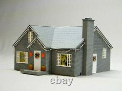 LIONEL HALLOWEEN LIGHTED HOUSE PLUG N PLAY O GAUGE train building 1929110 NEW