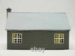 LIONEL HALLOWEEN LIGHTED HOUSE PLUG N PLAY O GAUGE train building 1929110 NEW