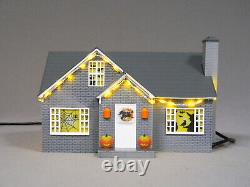 LIONEL HALLOWEEN LIGHTED HOUSE PLUG N PLAY O GAUGE train building 1929110 NEW