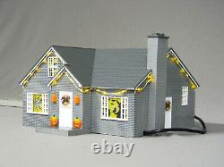 LIONEL HALLOWEEN LIGHTED HOUSE PLUG N PLAY O GAUGE train building 1929110 NEW