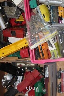 LOT OF LIONEL TRAINS, American flyer, HO, N gauge, and much more, an entire room