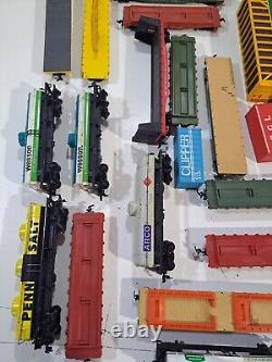 Large HO Gauge Train Model Railroad Mixed Freight Car Lot (Tankers Flat Cars)