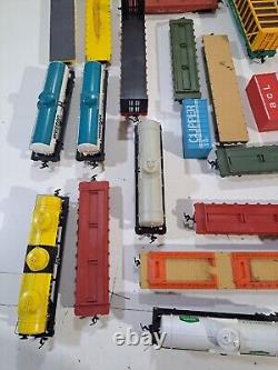 Large HO Gauge Train Model Railroad Mixed Freight Car Lot (Tankers Flat Cars)