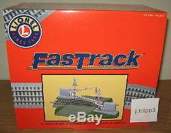 Lionel 12062 Grade Railroad Train Crossing Fastrack Gates Flashers Sound O Gauge