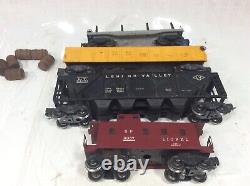 Lionel Train 2056 Steam Engine / 4 Freight Cars O Gauge / 027
