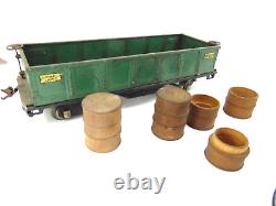Lionel Trains standard gauge Prewar Gondola # 512 with Wood Barrels
