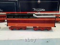 Lionel standard gauge Hiawatha loco and tender with 4 passenger cars in box