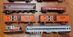 Lot of 32 N-Gauge Bachmann, Life-Like & Unknown Brand Train Cars