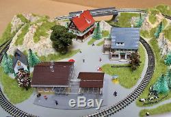 MARKLIN / NOCH Z GAUGE BRIEFCASE TRAIN LAYOUT with 2-6-0 PASSENGER TRAIN