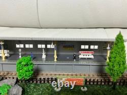 Model Train N Gauge Diorama Station Platform Scenery Clear Case Included #2d7bd3