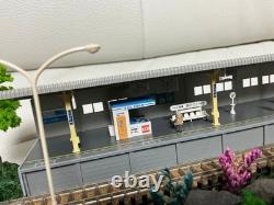 Model Train N Gauge Diorama Station Platform Scenery Clear Case Included #2d7bd3