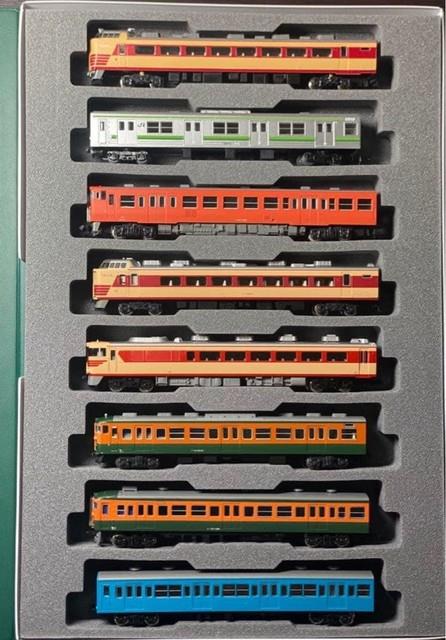 N Gauge Model Train 8 Car Set With Case