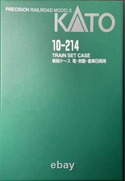 N Gauge Model Train 8 Car Set with Case
