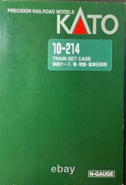 N Gauge Model Train 8 Car Set with Case