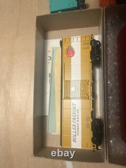 Roundhouse HO Gauge Model Train Cars Mixed Lot