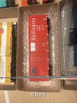 Roundhouse HO Gauge Model Train Cars Mixed Lot