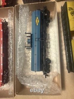 Roundhouse HO Gauge Model Train Cars Mixed Lot