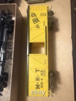 Roundhouse HO Gauge Model Train Cars Mixed Lot