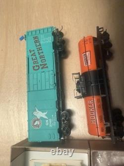 Roundhouse HO Gauge Model Train Cars Mixed Lot