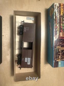 Roundhouse HO Gauge Model Train Cars Mixed Lot
