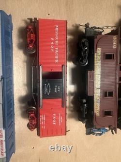 Roundhouse HO Gauge Model Train Cars Mixed Lot