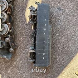 VINTAGE LIONEL O GAUGE Trains LOT MODEL TRAIN 2056