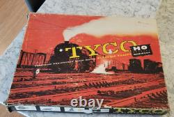 Vintage TYCO 1960's HO Gauge Model Train Set Santa Fe Shifter II Lighted 7 Cars