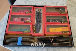 Vintage TYCO 1960's HO Gauge Model Train Set Santa Fe Shifter II Lighted 7 Cars