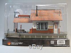 WOODLAND SCENICS O SCALE THE DEPOT BUILT & READY O GAUGE building train 5852 NEW