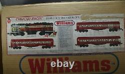 Williams Canadian Pacific Deluxe Passenger Set & Locomotive #303 O Gauge Nib